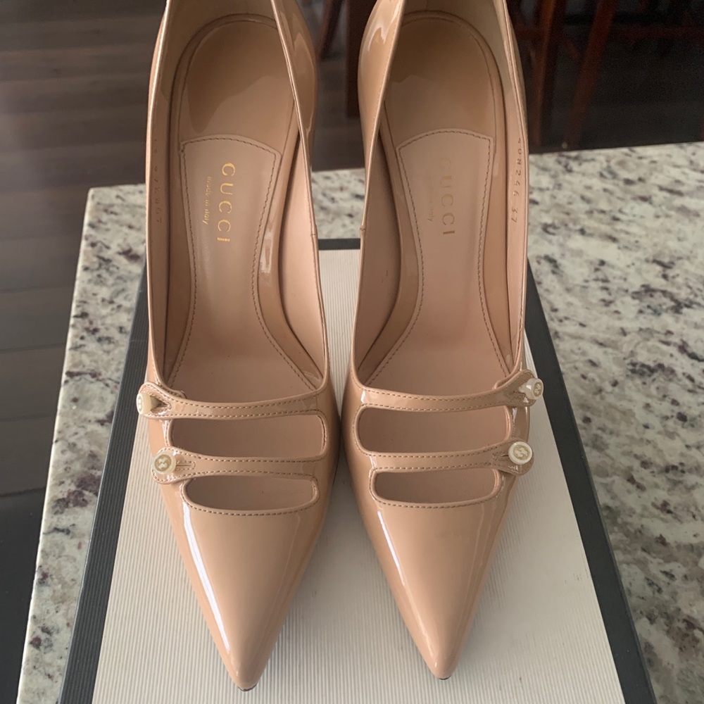 Gucci Vernice Crystal Pumps